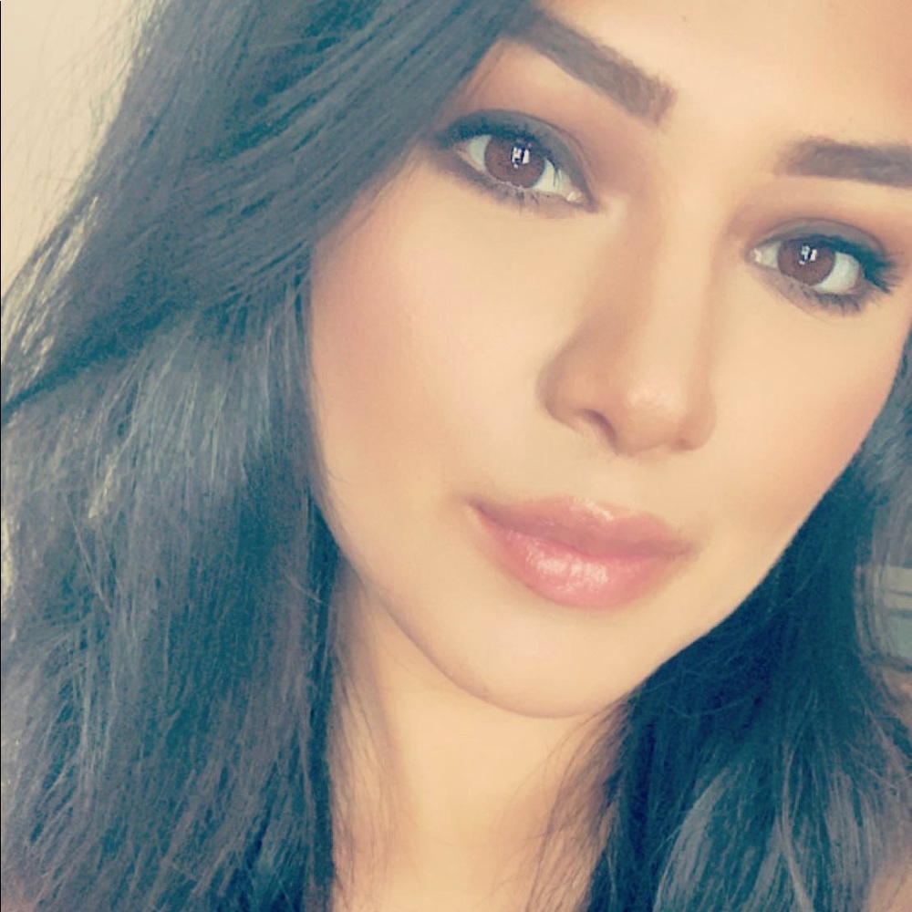 Meet your Posher, Ana